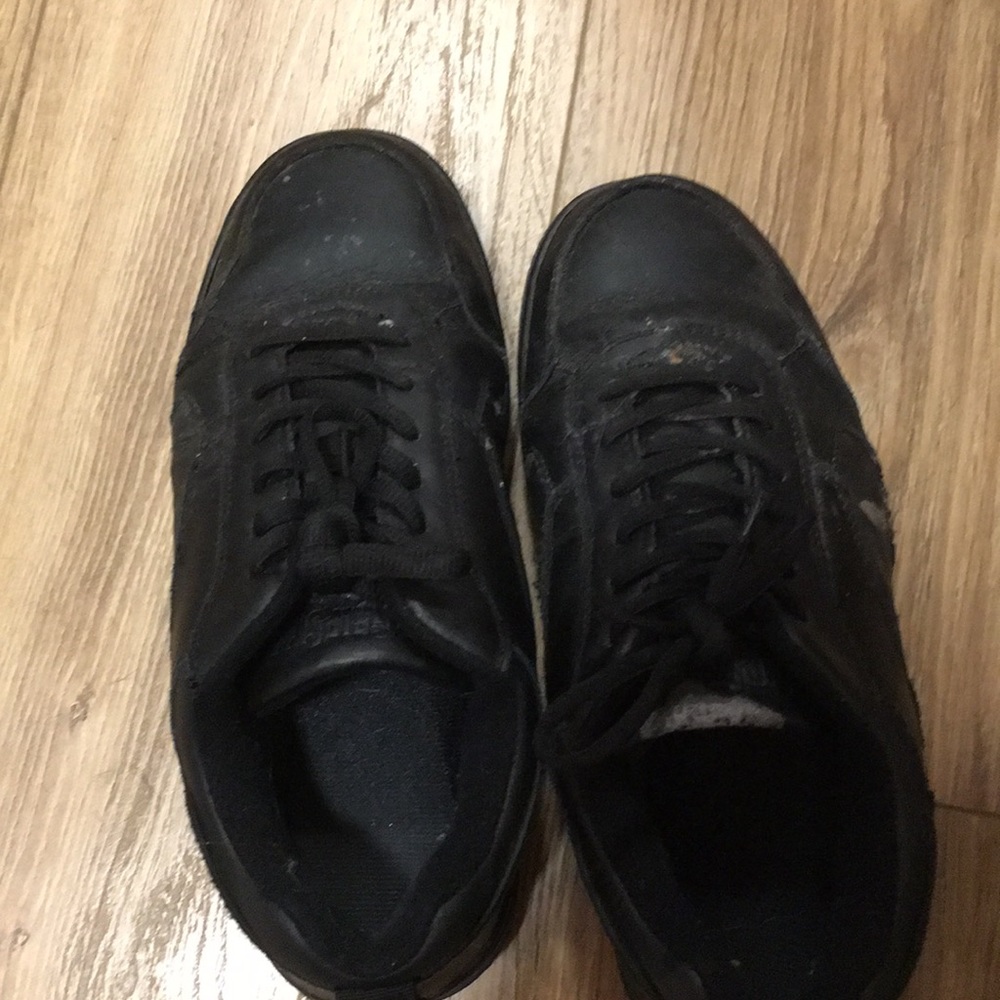 Work shoes for working in foods